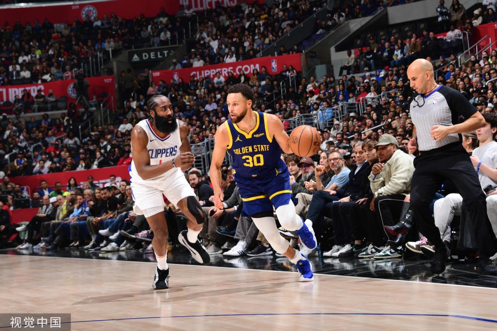 她不仅仅为 她不仅仅为